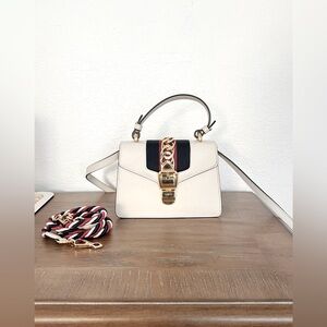 Pre owned Gucci Sylvie Top handle Bag